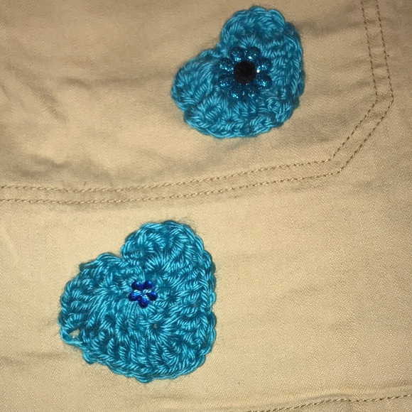 Women’s UPCYCLED EUC Sz 9 HAND CRAFTED, CROCHETED Chic Tan with Blue Crochet - Picture 7 of 16